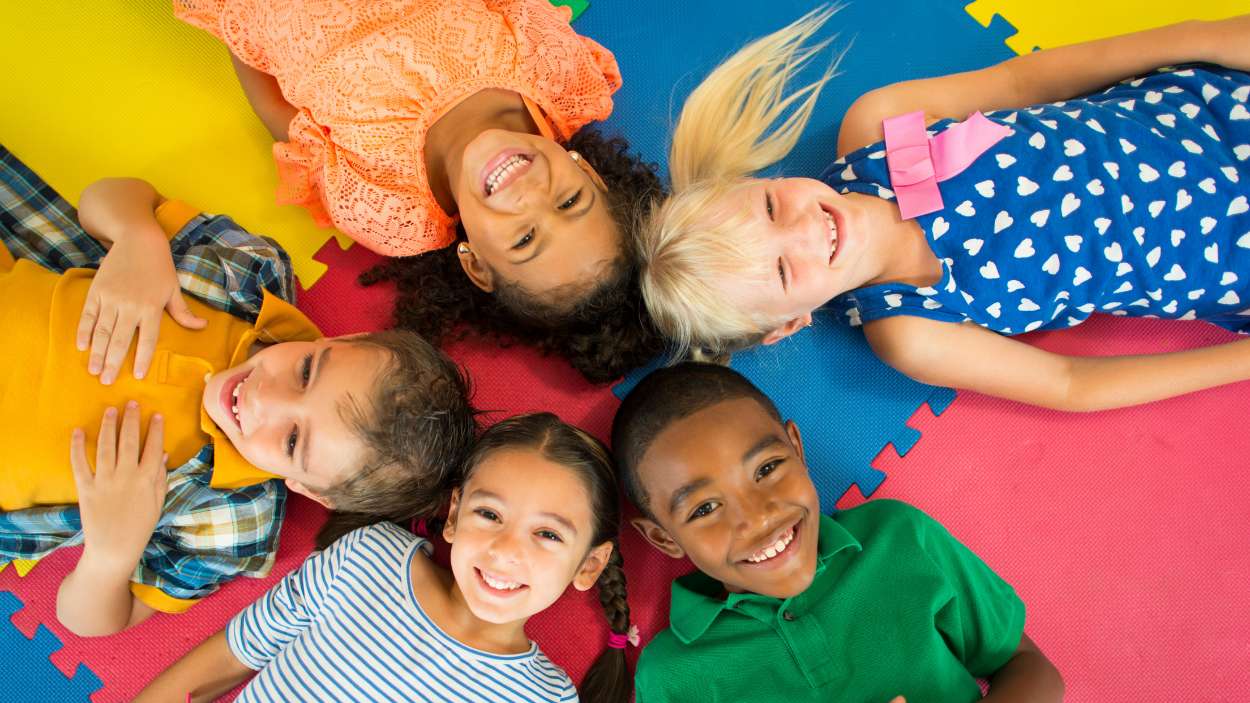 5 juegos de mesa para niños y niñas de 4 años que triunfarán en las tardes en familia