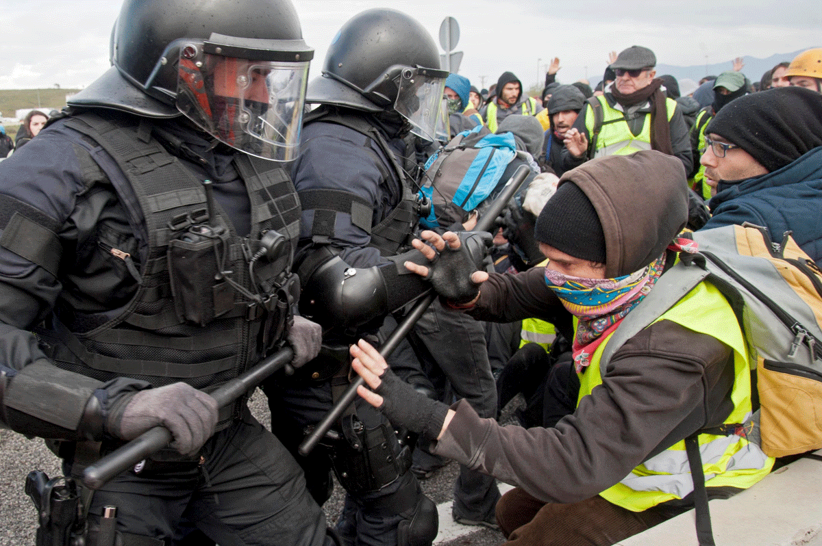 Actuación de los Mossos durante la jornada de protestas por la detención de Puigdemont