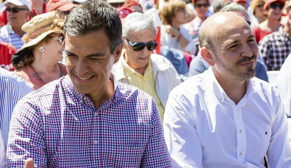 El ex líder del PSOE andaluz y valedor de Sánchez en Málaga, participará en un acto de Podemos   