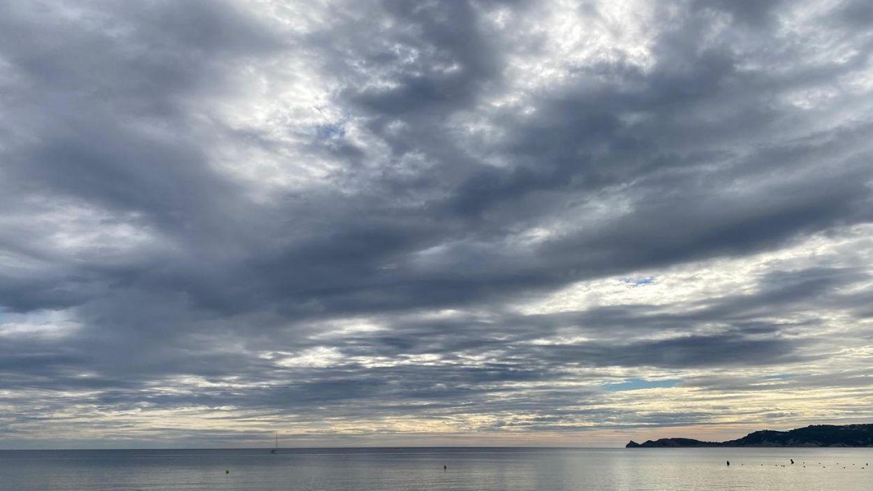 Tormentas, granizo y fuertes rachas de viento ponen en alerta al norte y este peninsular este domingo. EP. 
