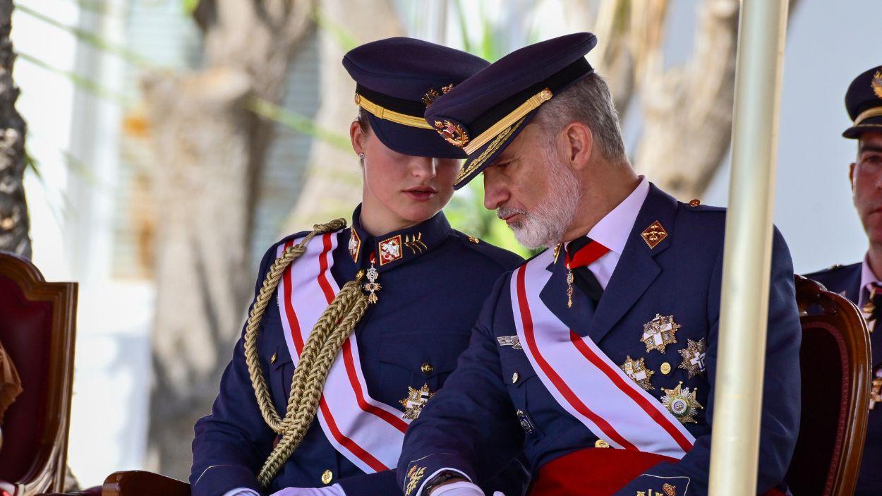 La princesa Leonor y el rey Felipe VI, en una imagen de archivo. EP.