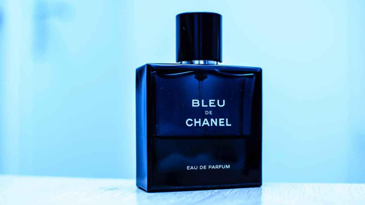 Fragancias masculinas por menos de 30€ que duran todo el día