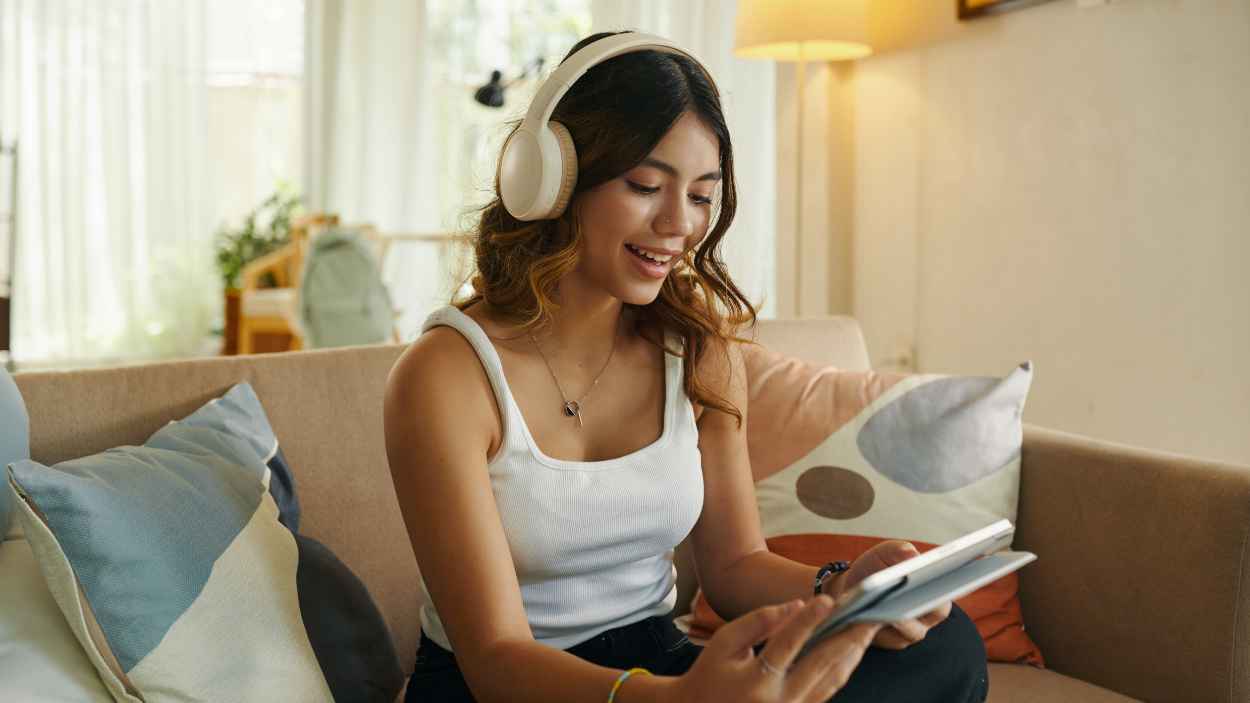 Storytel vs. Nextory: ¿qué plataforma de audiolibros y ebooks merece más la pena?