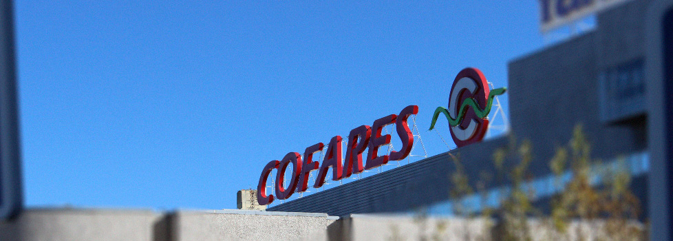 Imagen del edificio con el logotipo de la farmacéutica Cofares. Cofares