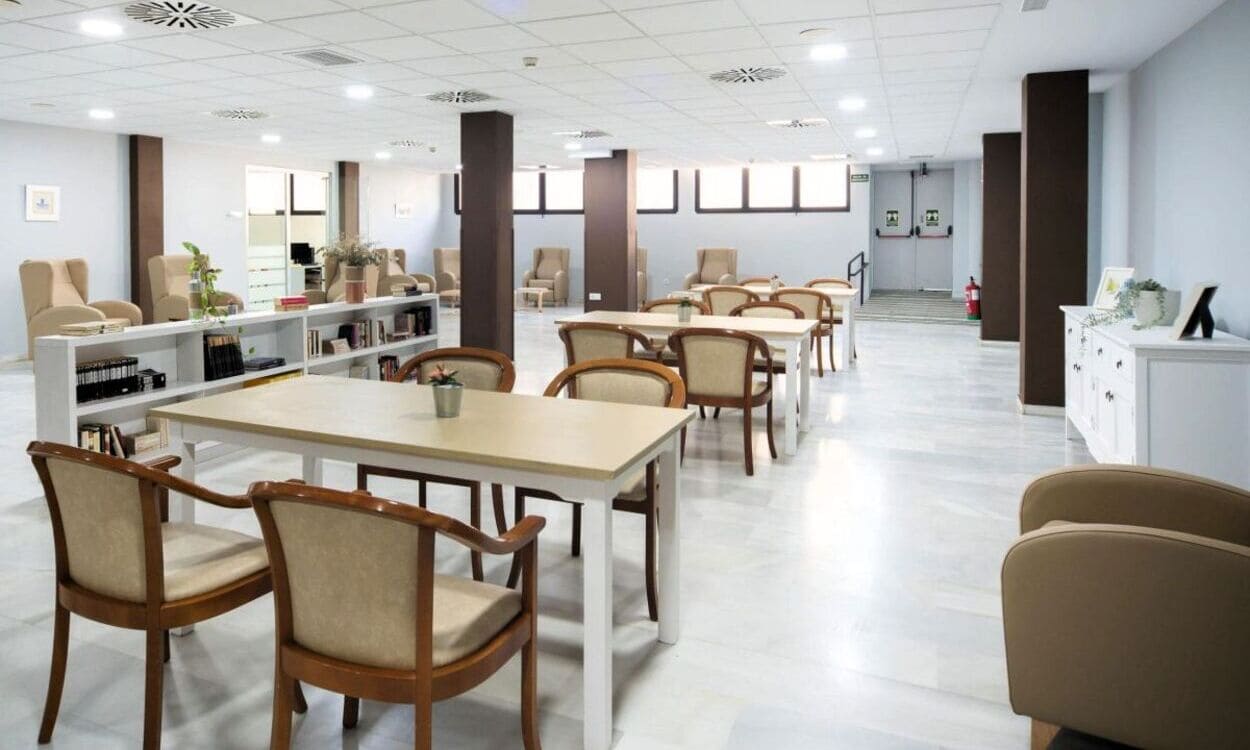 Sala de un centro de día de mayores de Tomares
