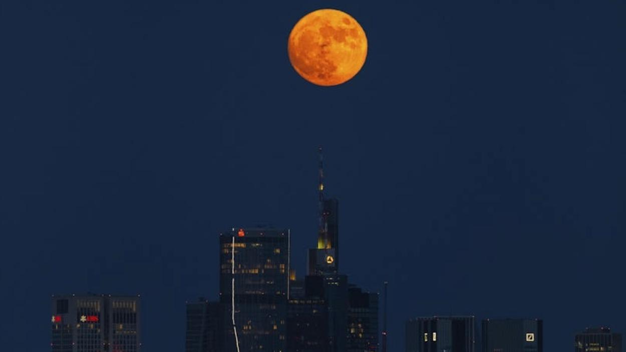 Eclipse lunar y Luna llena en Piscis de agosto de 2026, uno de los eventos astrológicos más importantes del mes