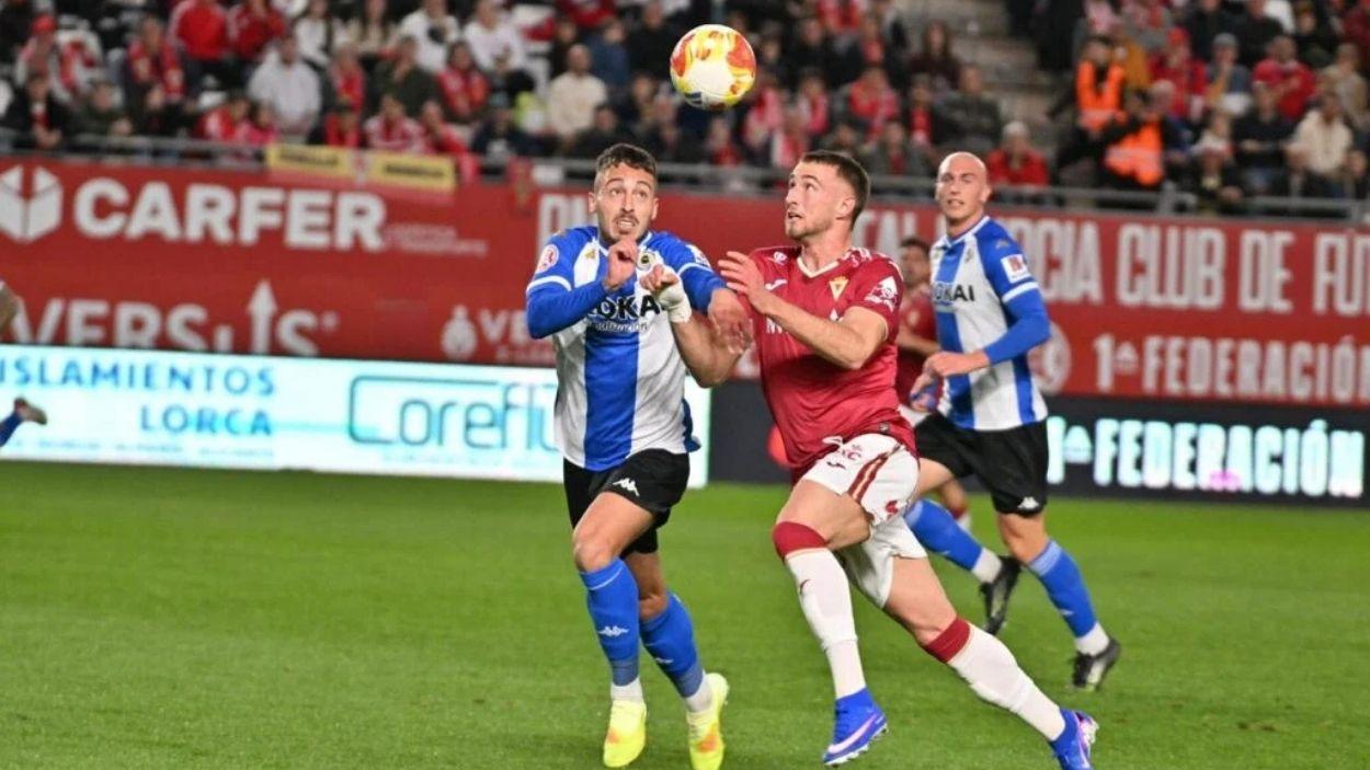 Imagen de recurso de un partido entre el Real Murcia CF y el Hércules CF. Archivo.