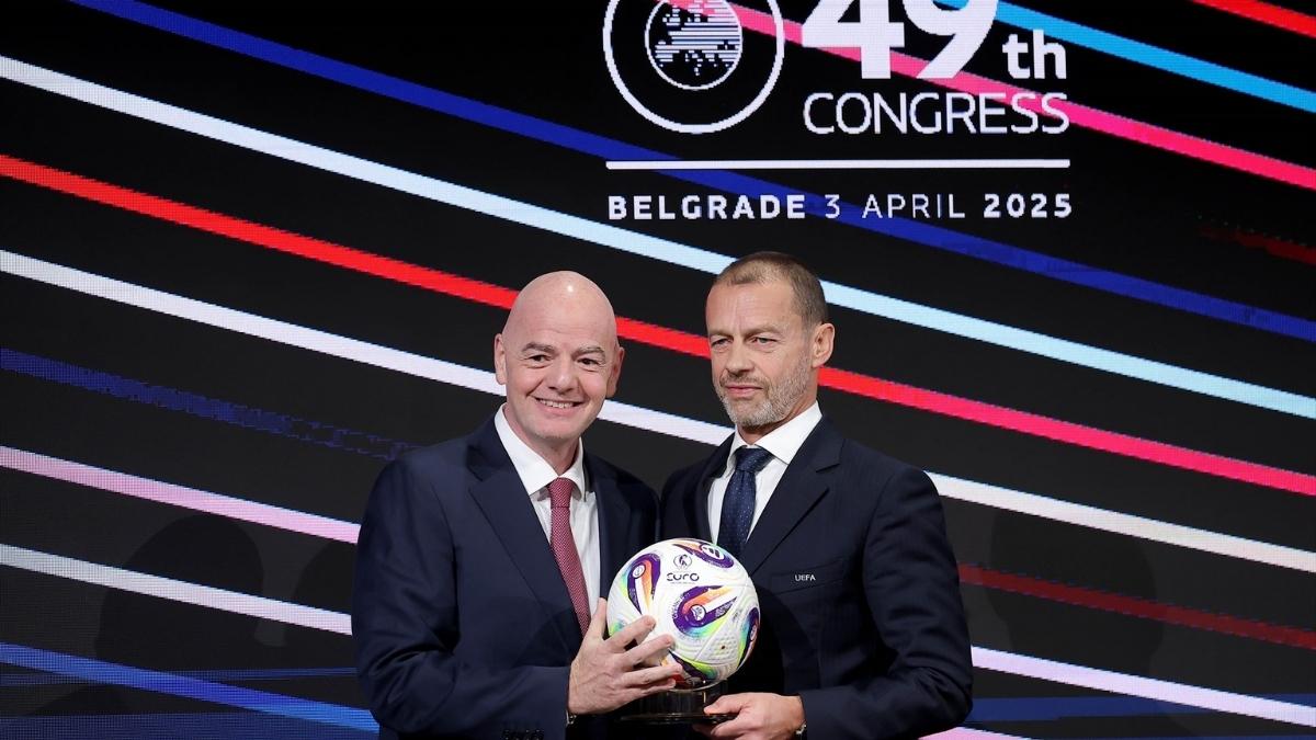 Infantino junto a Ceferin durante un congreso de la UEFA| EP