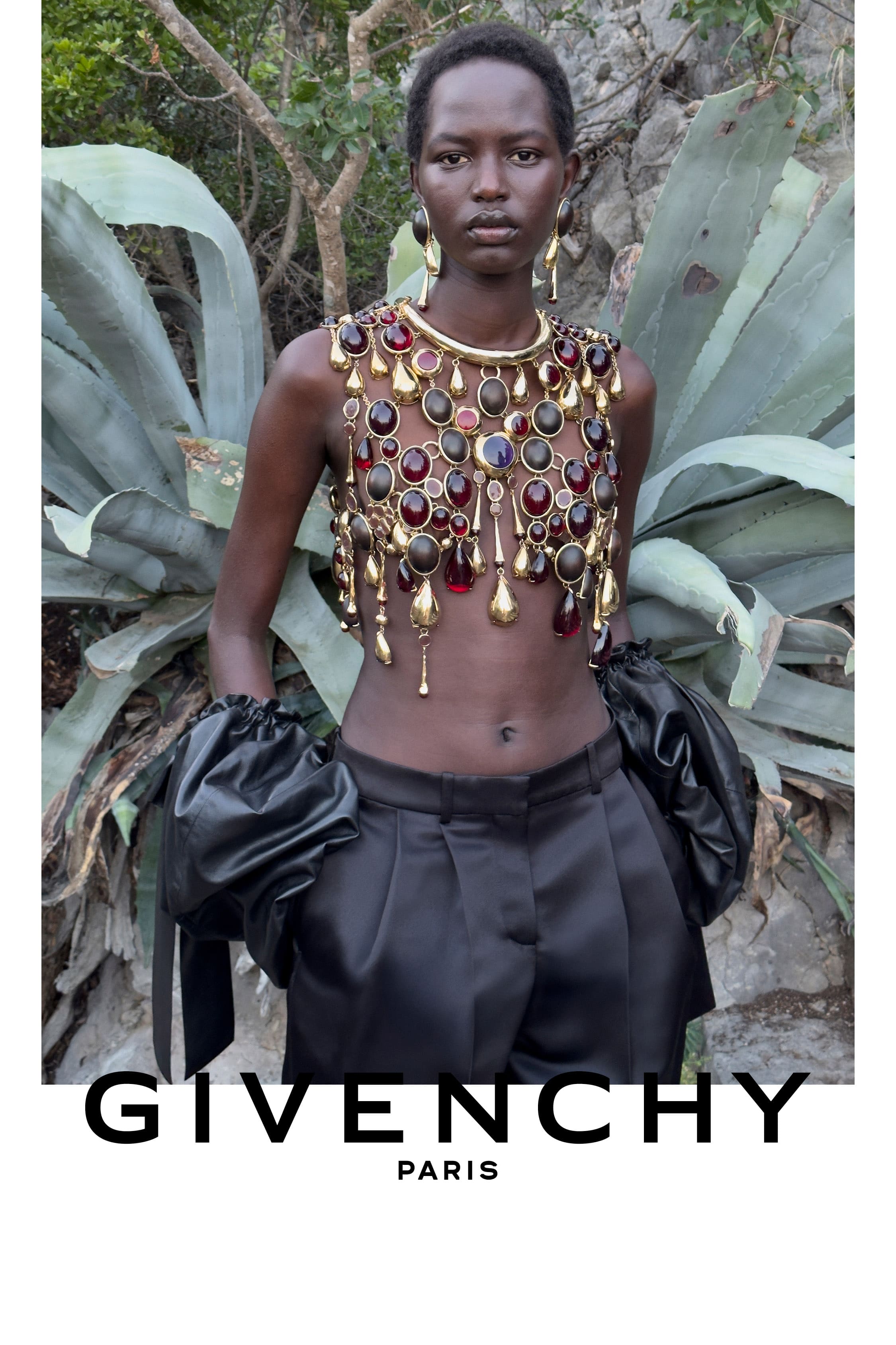 CAMPAÑA FEMENINA GIVENCHY OTOÑO-INVIERNO 2026 CAMPAÑA FEMENINA GIVENCHY OTOÑO-INVIERNO 2026