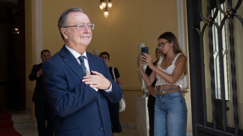El presidente de Ceuta, Juan Jesús Vivas, antes de una reunión con la Fiscal General del Estado, en el Ayuntamiento, a 27 de agosto de 2026, en Ceuta (España). EP.