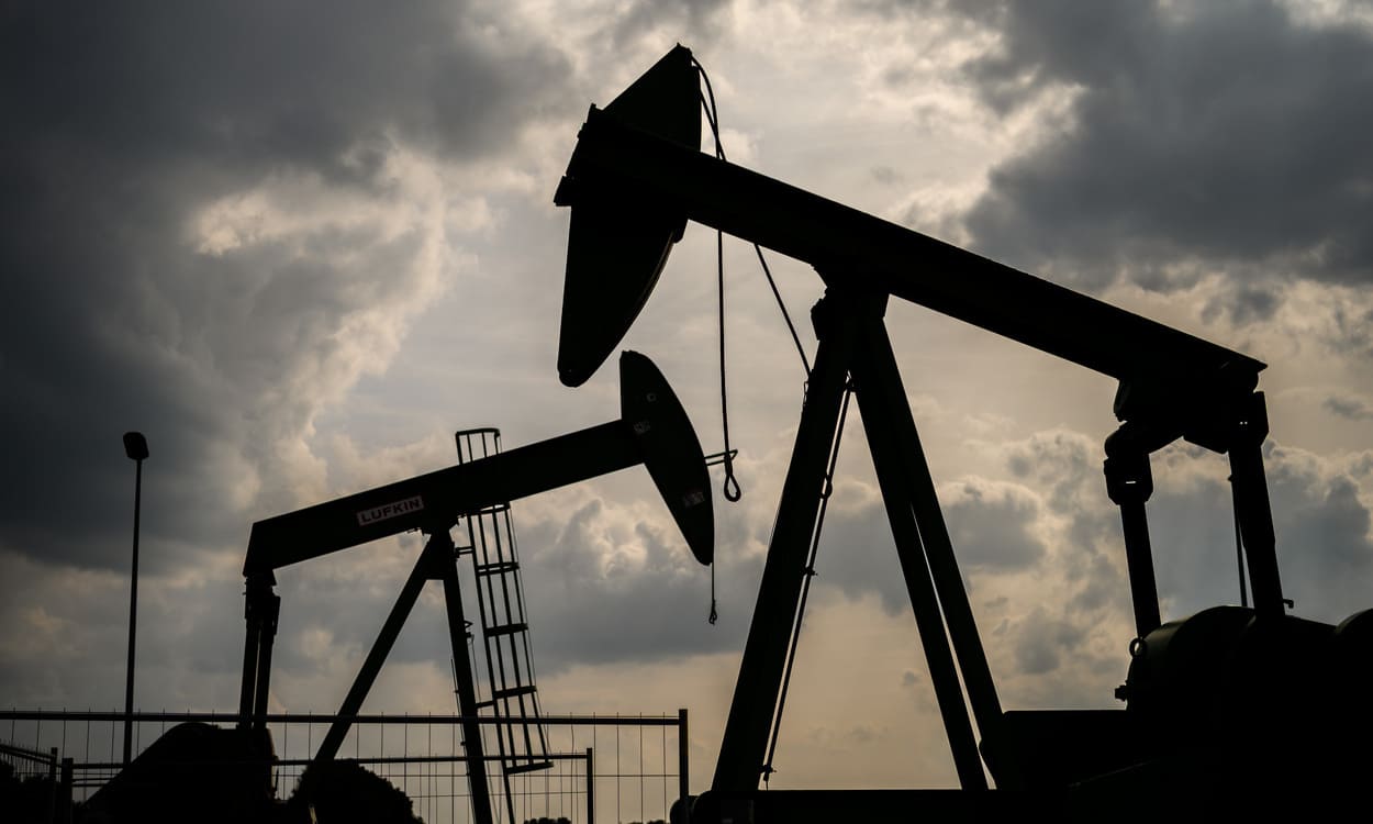 Balancines petroleros operan en las instalaciones de Wintershall Dea. Mohssen Assanimoghaddam / dpa - Only For Use In Spain