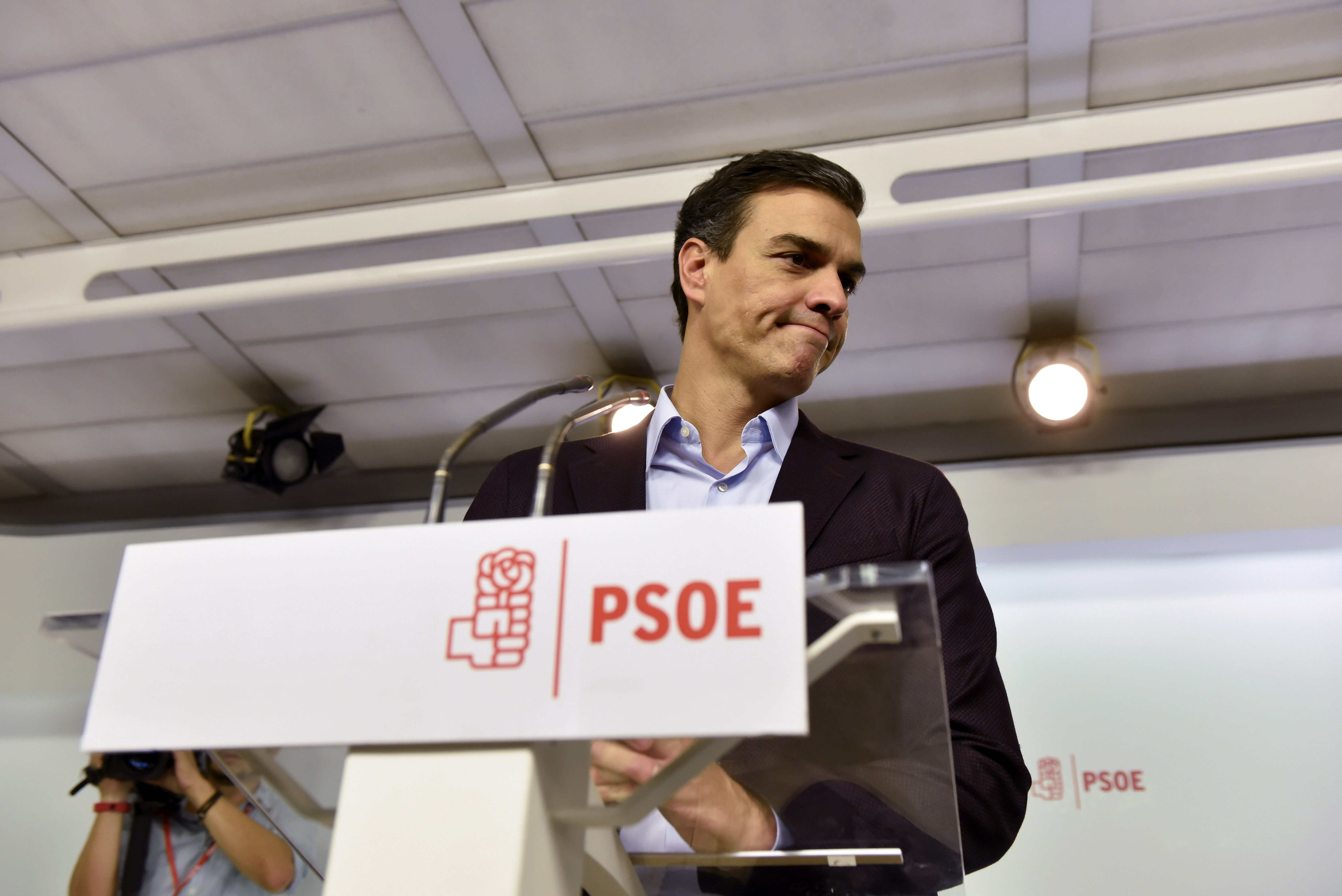 Imagen de archivo de Pedro Sánchez el día que anunció su dimisión como secretario general del PSOE. 