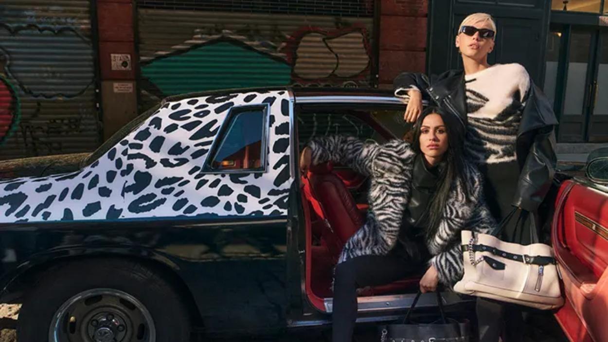 Amelia Gray e Iris Law x DKNY 