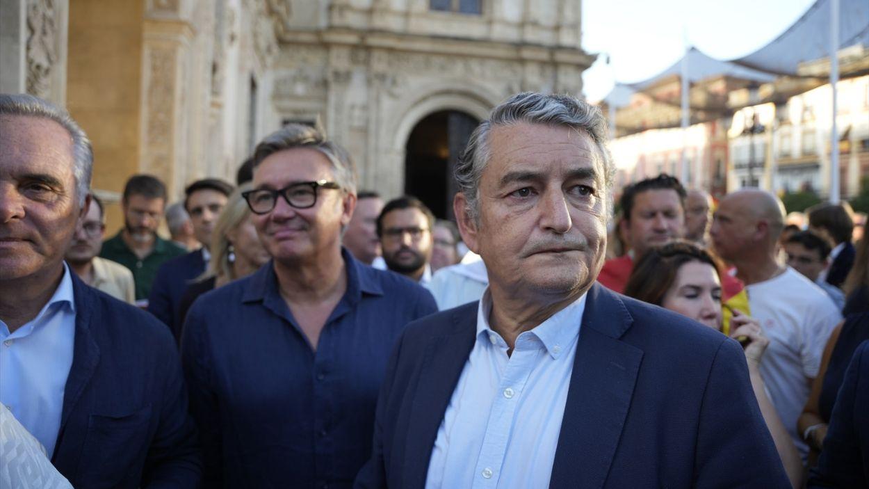 El vicepresidente primero y consejero de Presidencia, Sanidad y Emergencias, Antonio Sanz (d) y El vicepresidente segundo de la Junta de Andalucía y consejero de Turismo, Justicia, Desregulación y Administración Local, Manuel Gavira / EP