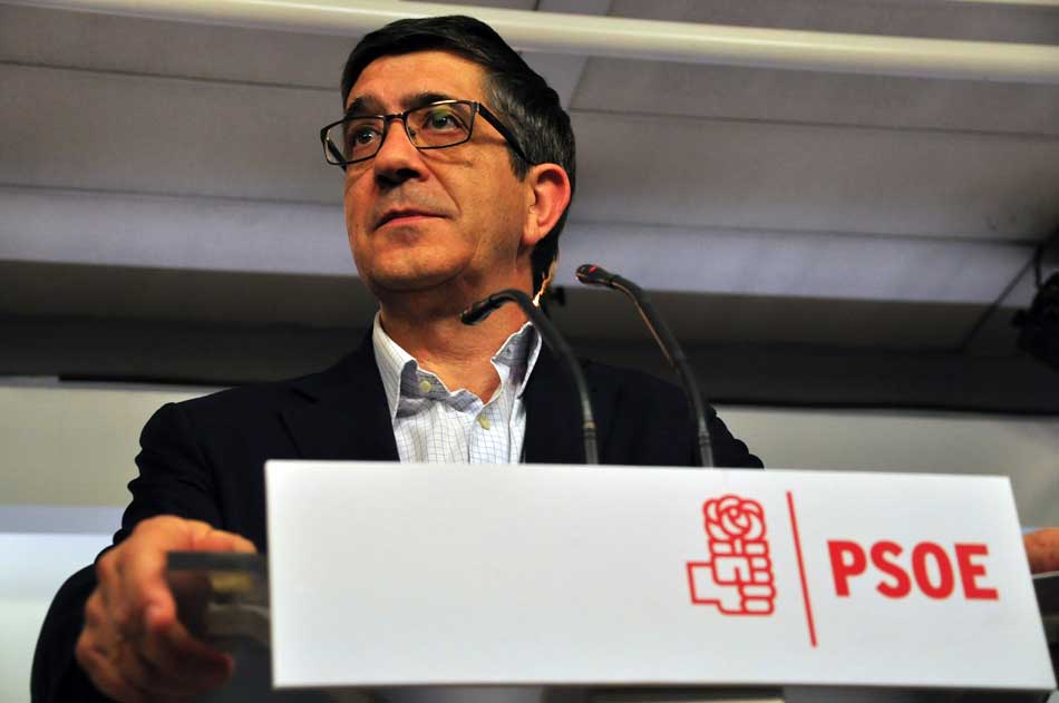Patxi López será el encargado de defender la posición del PSOE frente a la moción de En Comú