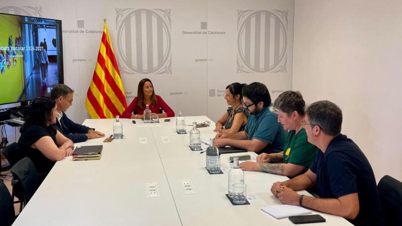 Reunión de la consellera de Educación Esther Niubó y los sindicatos Ustec y CGT. EUROPA PRESS