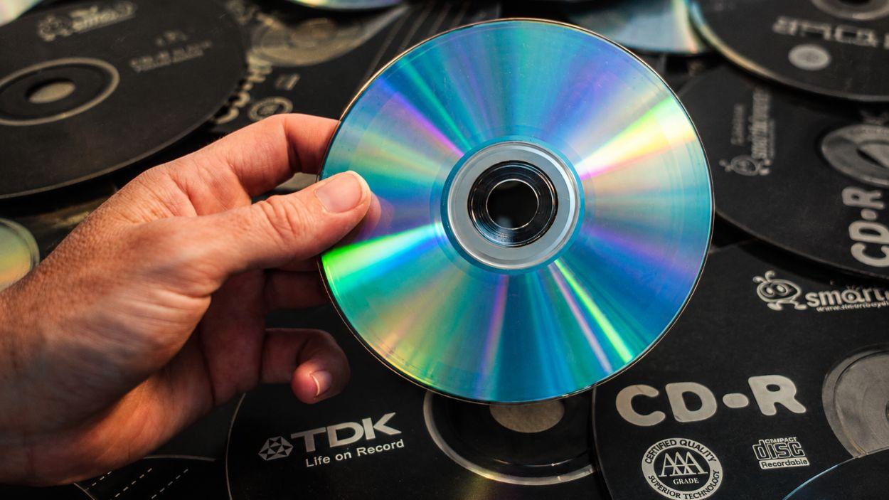 Por qué están volviendo los CD el formato que parecía muerto resucita en plena era de Spotify. 