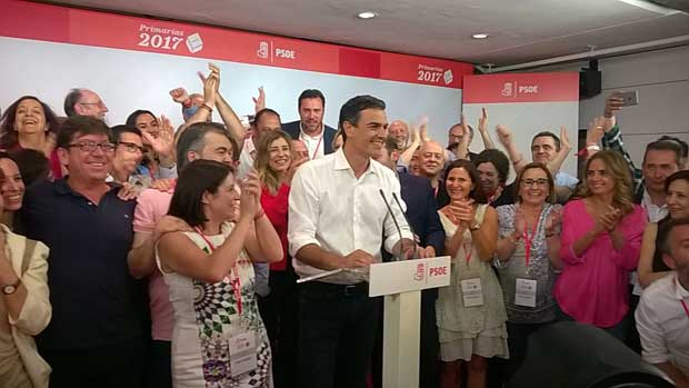 Alegría en la comparecencia de Pedro Sánchez tras ganar las primarias