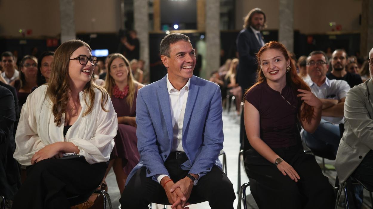 El presidente del Gobierno, Pedro Sánchez (c), durante la inauguración de la XXVI Asamblea del Consejo de la Juventud de España. EP.
