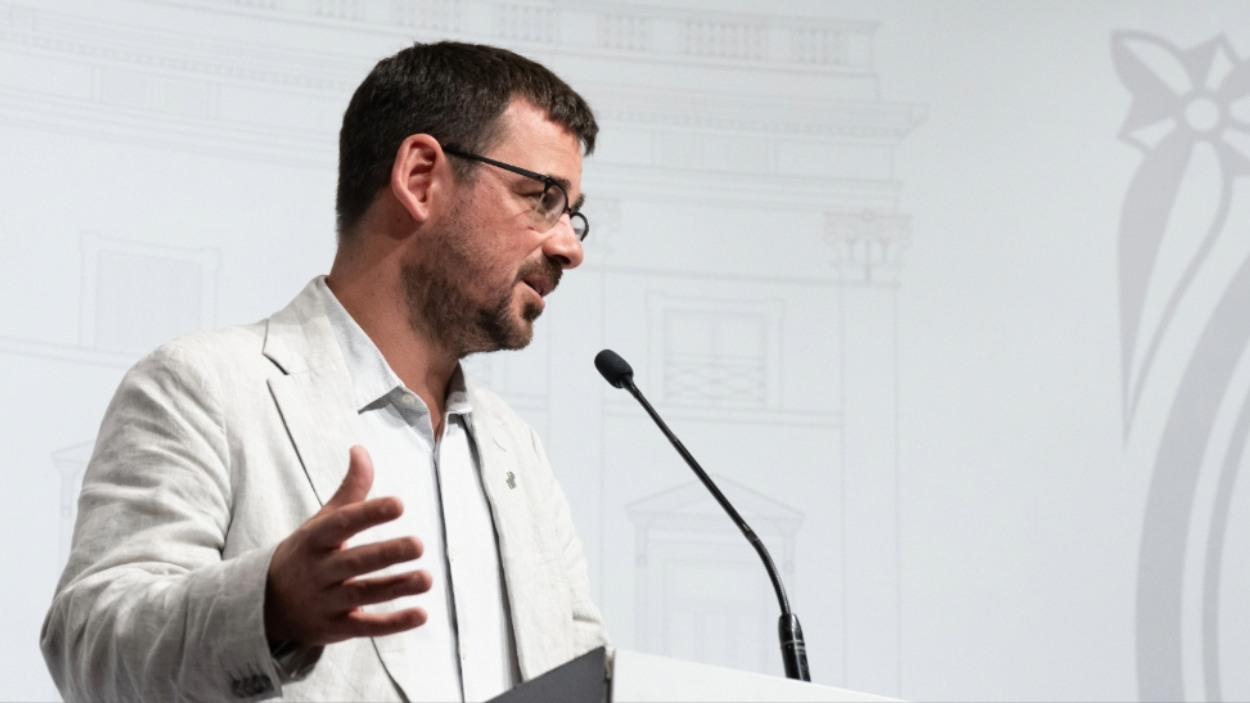 El alcalde de Girona, Lluc Salellas, durante una rueda de prensa posterior a una reunión con el presidente de la Generalitat, Salvador Illa, en el Palau de la Generalitat, a 13 de septiembre de 2024. David Zorrakino / EP