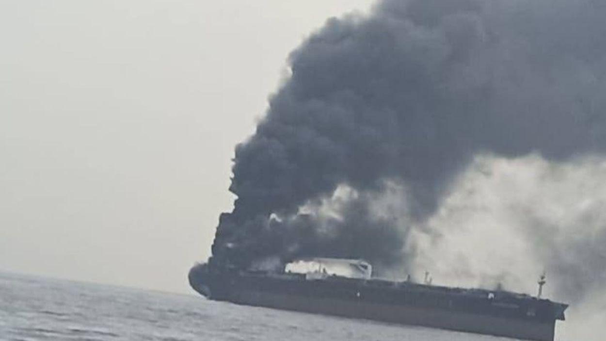 Petrolero atacado en el golfo Pérsico. EP