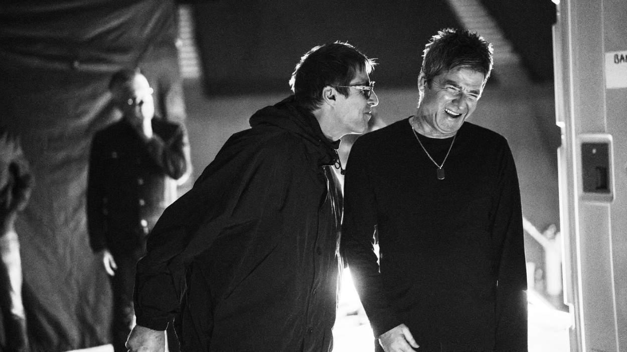 'Oasis. Don't Look Back in Anger'