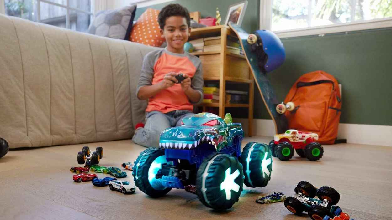El Monster Truck que cobra vida así es el Mega Wrex teledirigido de Hot Wheels con luces y sonidos