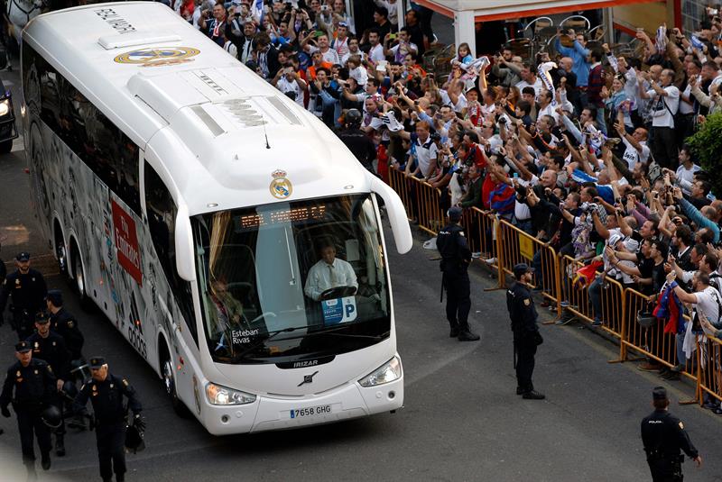 El autobús del Real Madrid antes de un partido