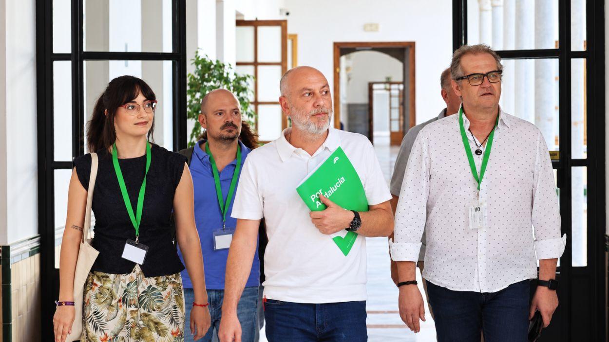 El diputado de Por Andalucía, Ernesto Alba, en el registro de la Ley en el Parlamento andaluz / Por Andalucía