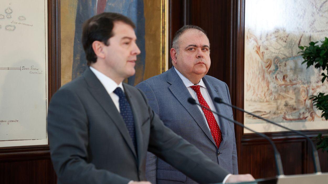 Alfonso Fernández Mañueco y Alejandro Vázquez en una imagen de archivo. EP