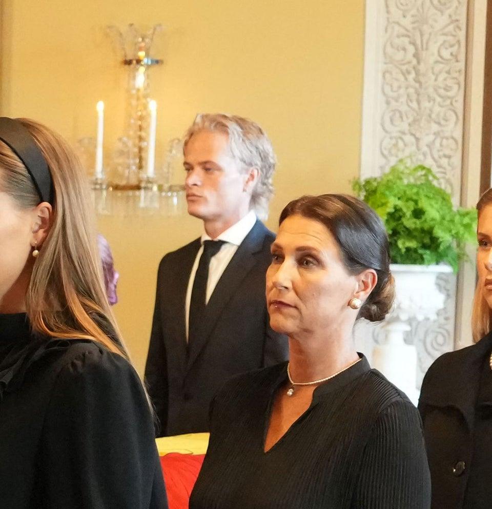 Marius Borg reapareció en los funerales del rey Harald V de Noruega. Marius Borg reapareció en los funerales del rey Harald V de Noruega.