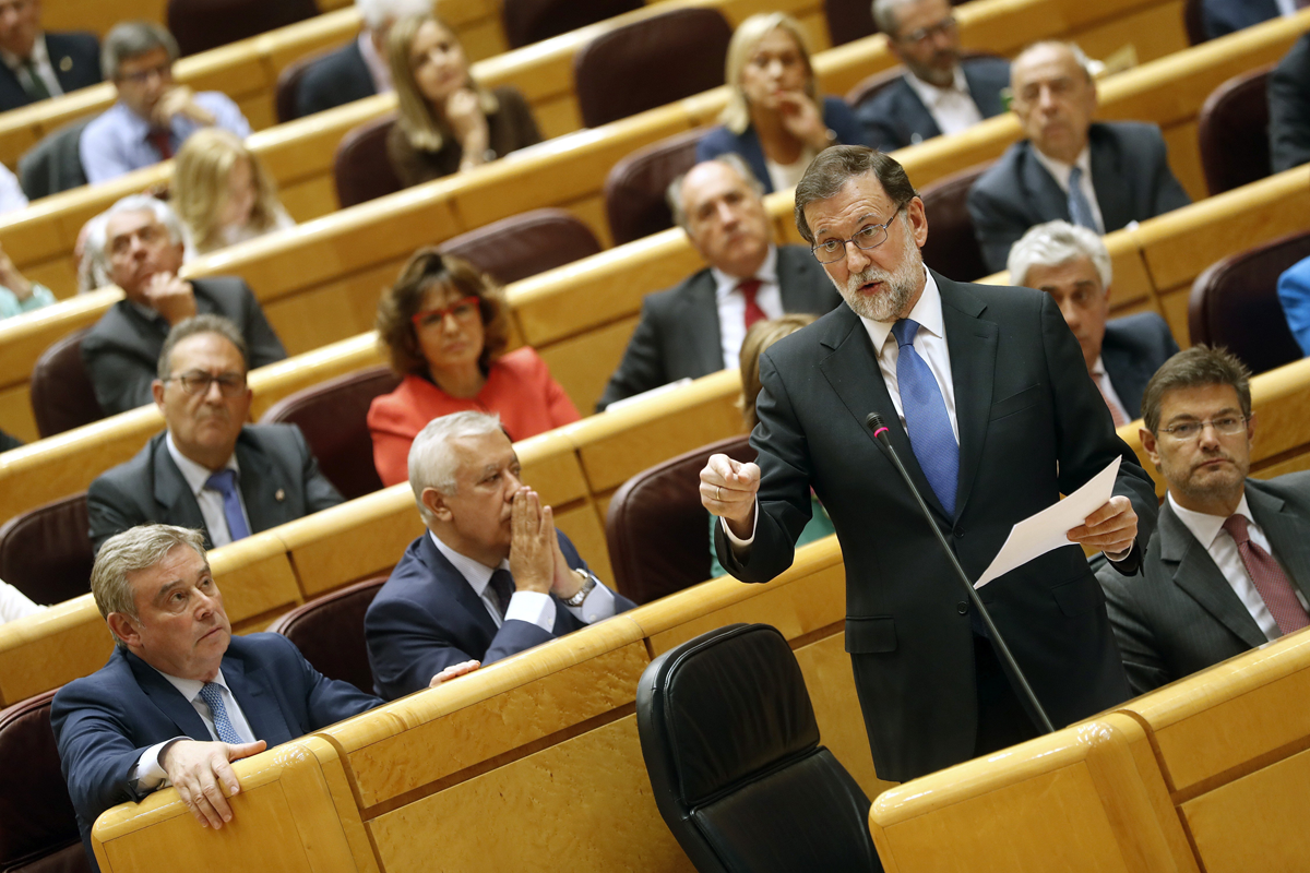 El presidente del Gobierno, Mariano Rajoy, durante su intervención en una sesión de control al Gobierno en el Senado