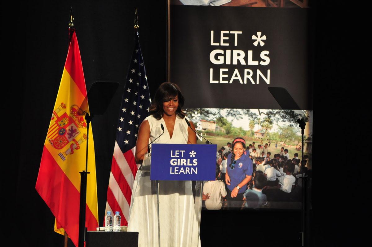 Michelle Obama presentando su programa 'Let girls learn' en el Matadero de Madrid - 