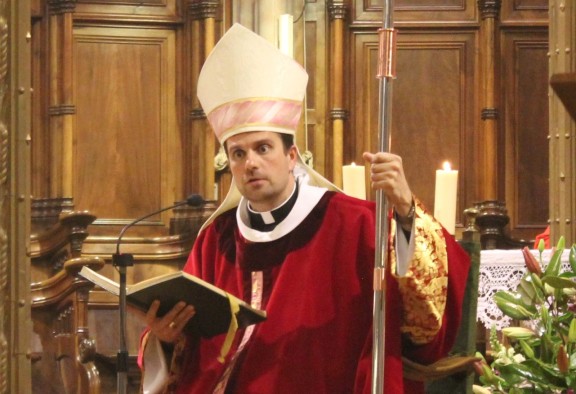 El obispo de Solsona cree que los homosexuales lo son por no tener figura  paterna