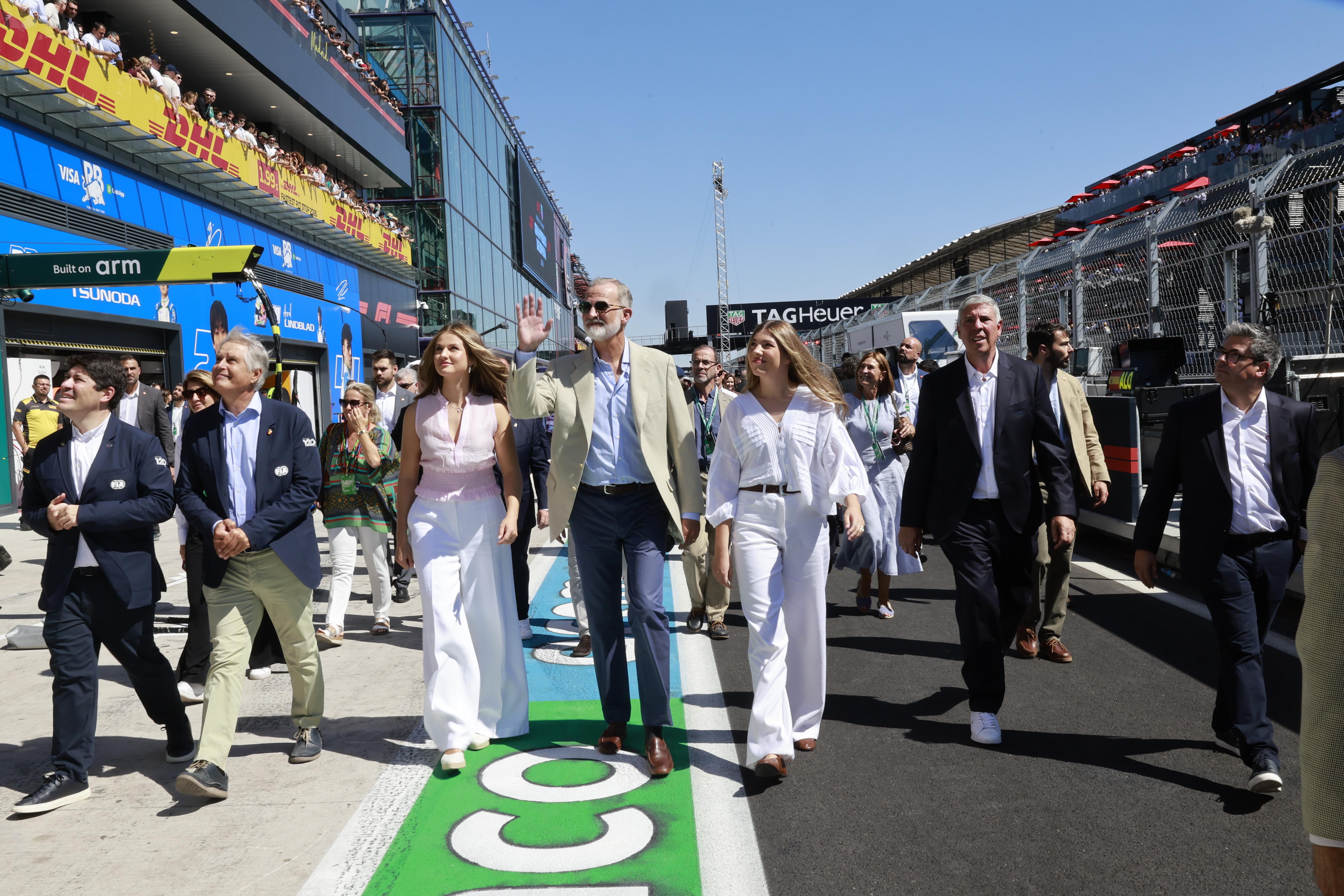 El Rey Felipe VI, la Princesa Leonor y la Infanta Sofía asisten a la carrera del Gran Premio de España de Fórmula 1. Casa de S.M. el Rey