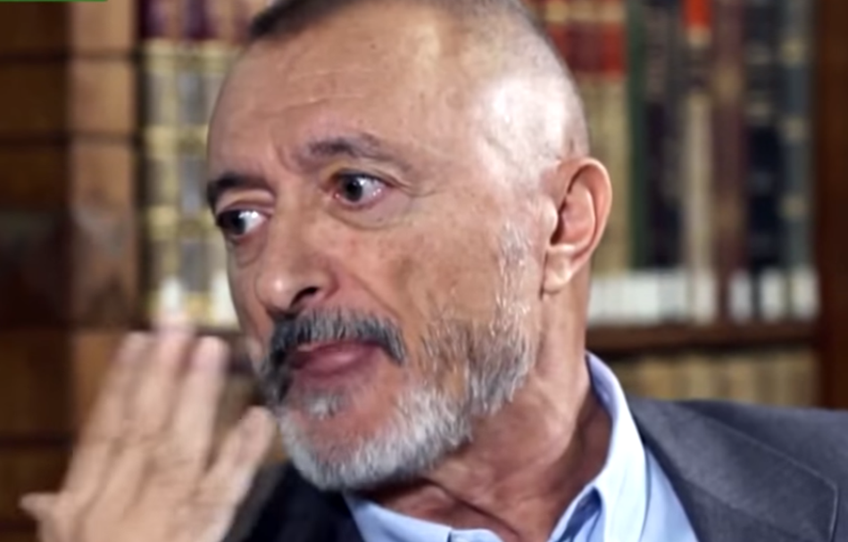 Arturo Pérez-Reverte. 