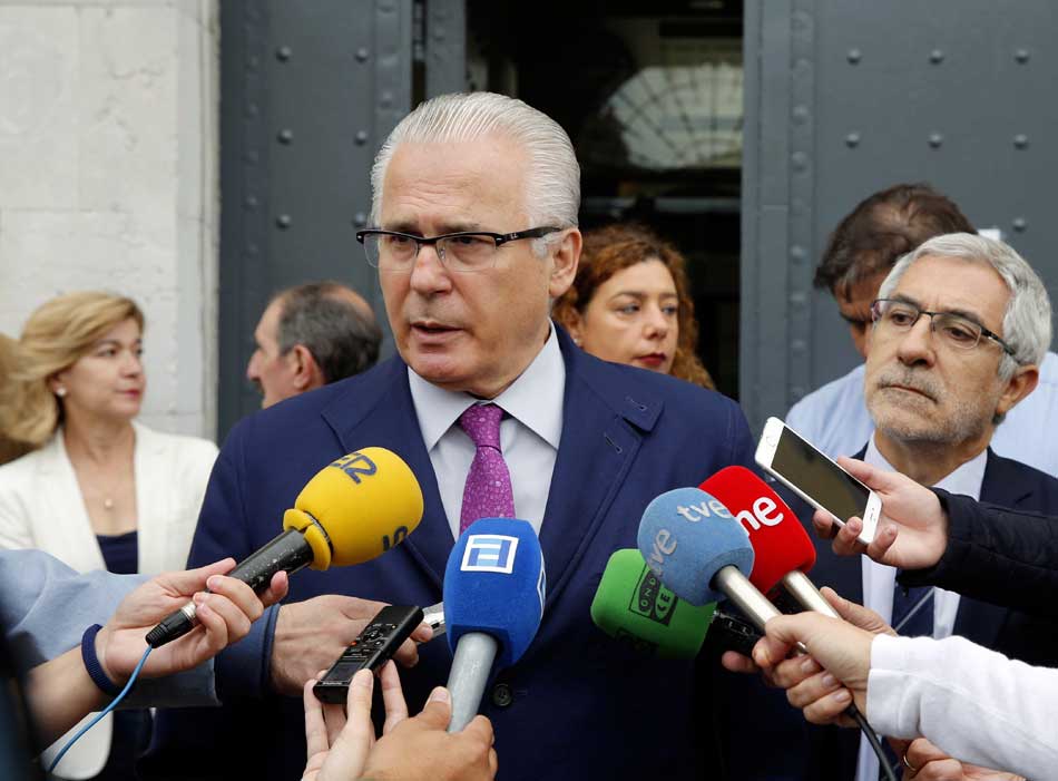 Baltasar Garzón y Gaspar Llamazares en un acto en Oviedo. 