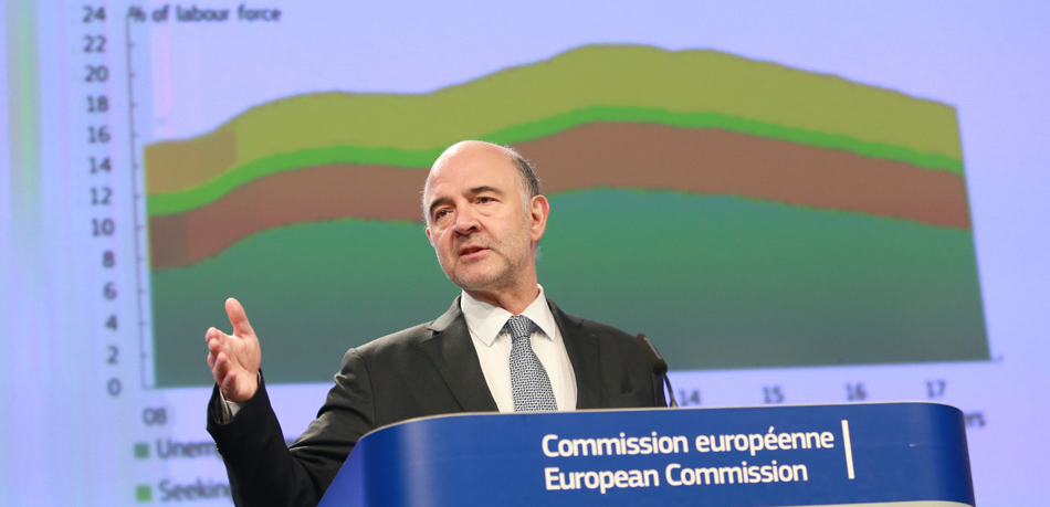 El comisario de Asuntos Económicos y Financieros, Pierre Moscovici, presenta previsiones macroeconómicas en Bruselas