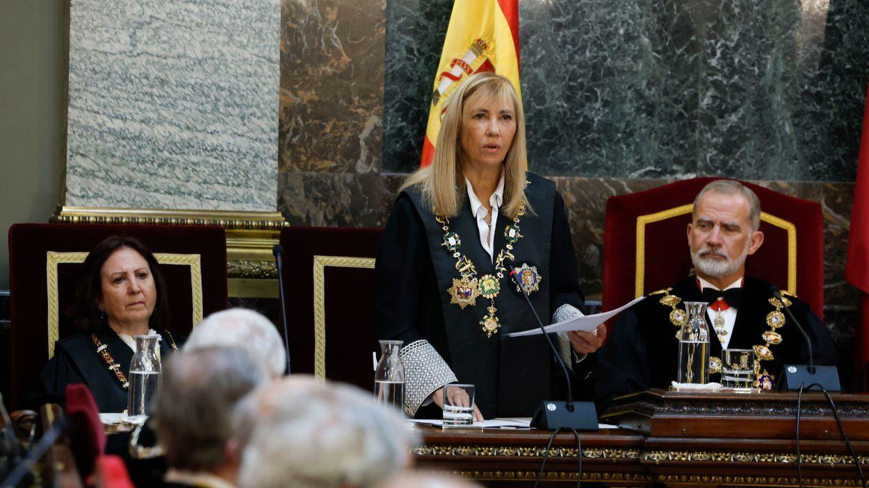 Isabel Perelló y Teresa Peramato con el rey Felipe VI en la apertura del año judicial. EP