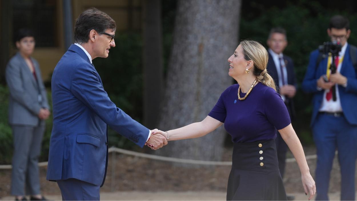 El presidente de la Generalitat, Salvador Illa, y la presidenta de Extremadura, María Guardiola, en Barcelona, a 6 de junio de 2025. David Zorrakino / EP
