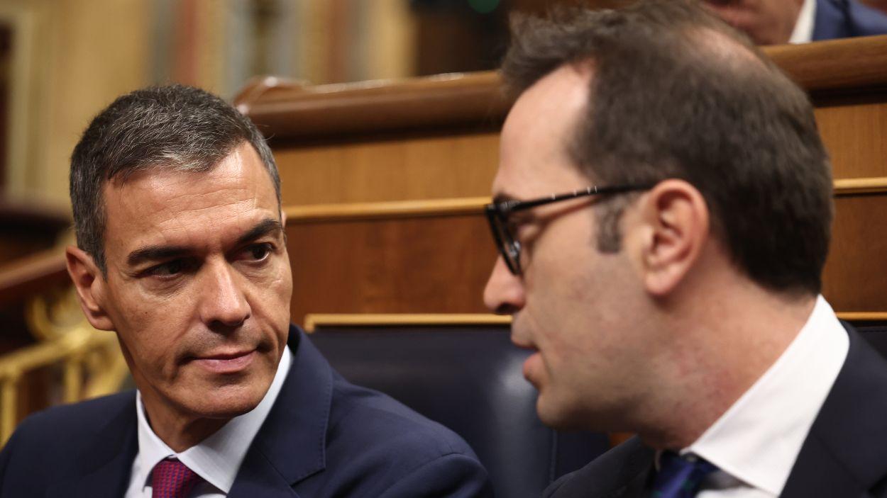 El presidente del Gobierno, Pedro Sánchez, y el vicepresidente primero y ministro de Economía, Comercio y Empresa, Carlos Cuerpo. EP.