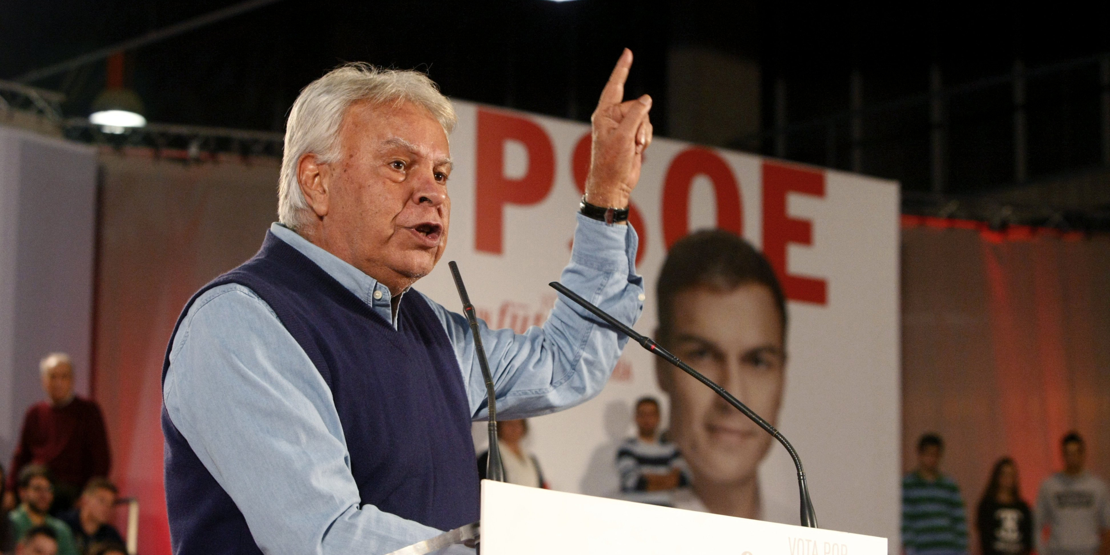 El expresidente del Gobierno, Felipe González, participa en un acto electoral del PSOE en Badajoz. EFE/Oto