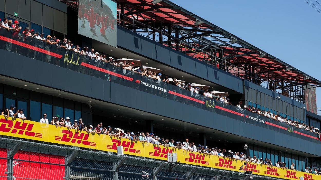 Aficionados en los palcos del circuito de Madring durante la celebración del Gran Premio de Fórmula 1