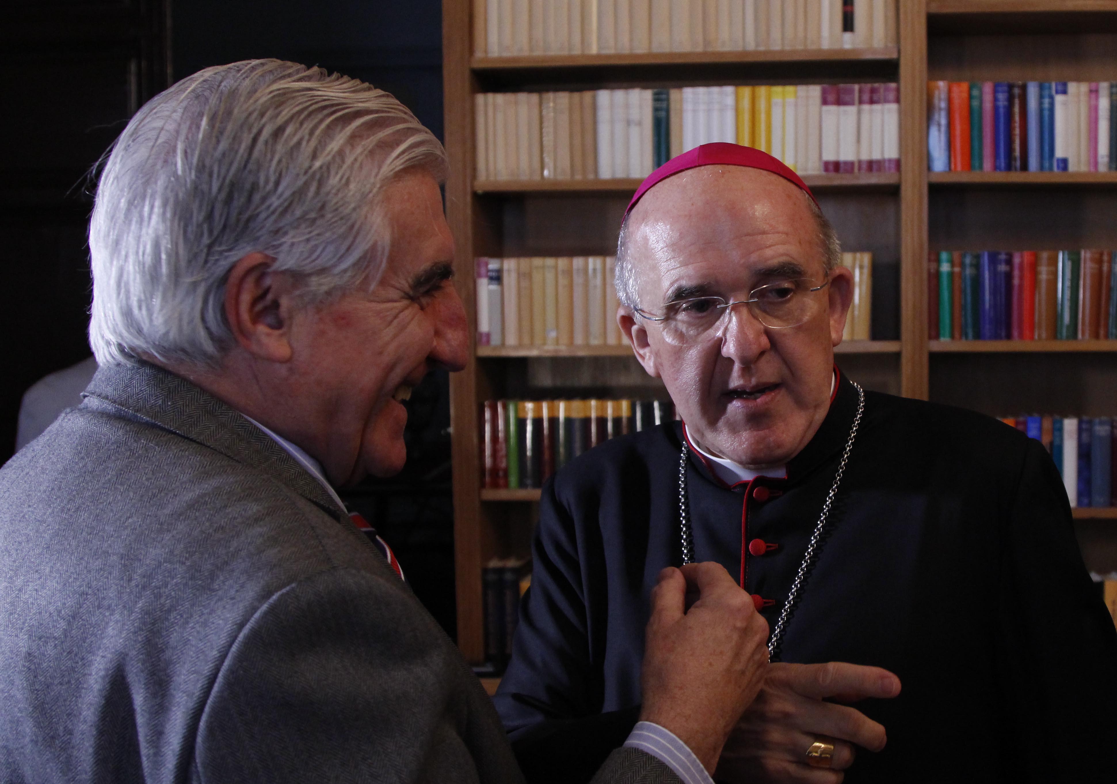 El arzobispo de Madrid, Carlos Osoro, conversa con el director de ELPLURAL.COM, Enric Sopena.