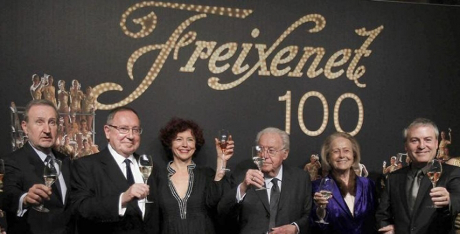 El presidente de honor, José Ferrer, y el presidente, José Luis Bonet, y otros miembros del accionariado de Freixenet