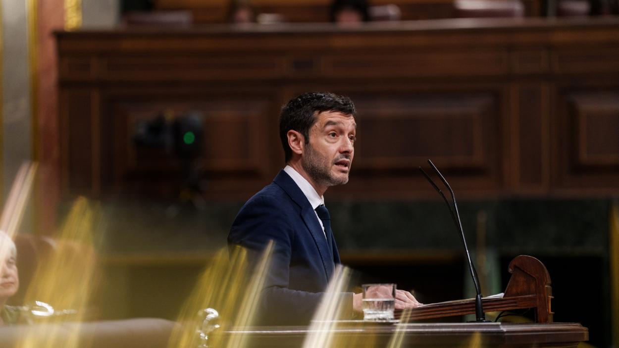 El ministro de Derechos Sociales, Consumo y Agenda 2030, Pablo Bustinduy, en una comparecencia desde el Congreso de los Diputados. EP.
