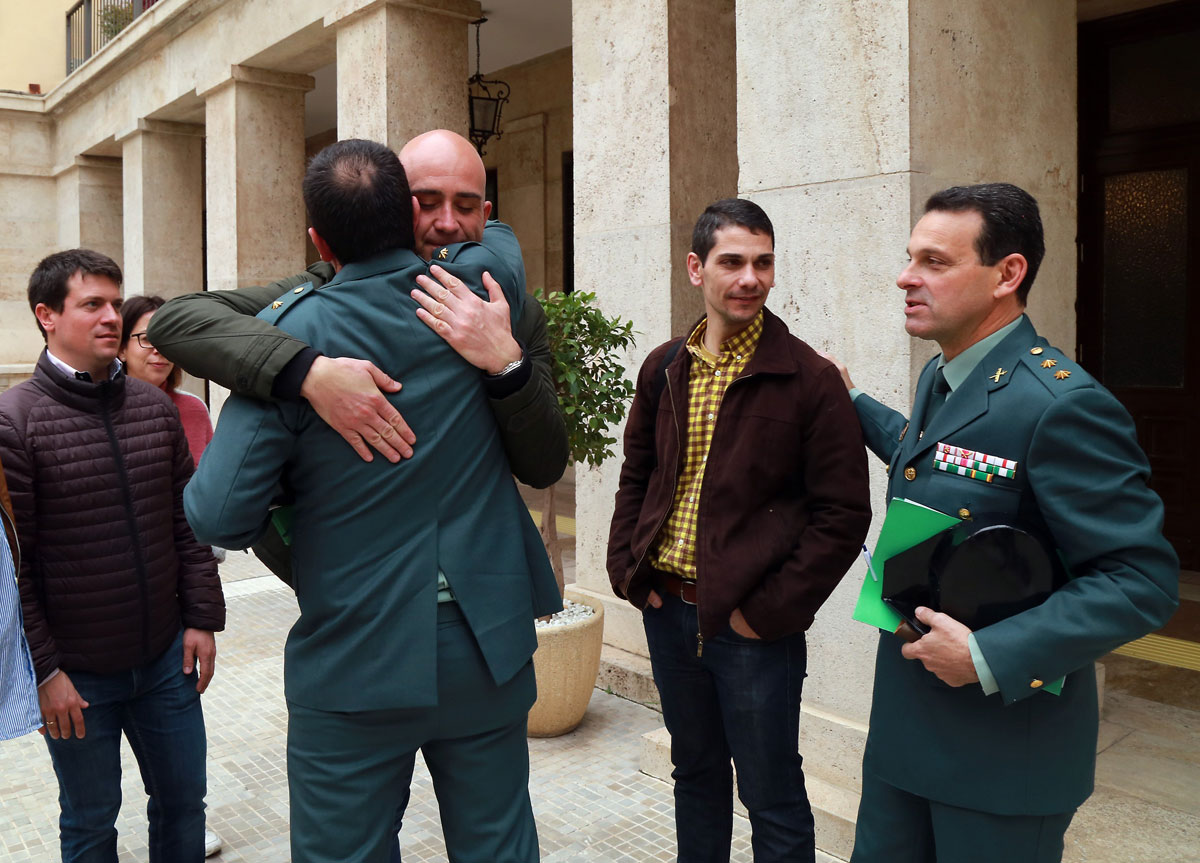 El teniente coronel Jefe Accidental de la Comandancia de la Guardia Civil de Almería, José Hernández Mosquera (d), y el comandante de la Unidad Central Operativa (UCO), Jesús Reina