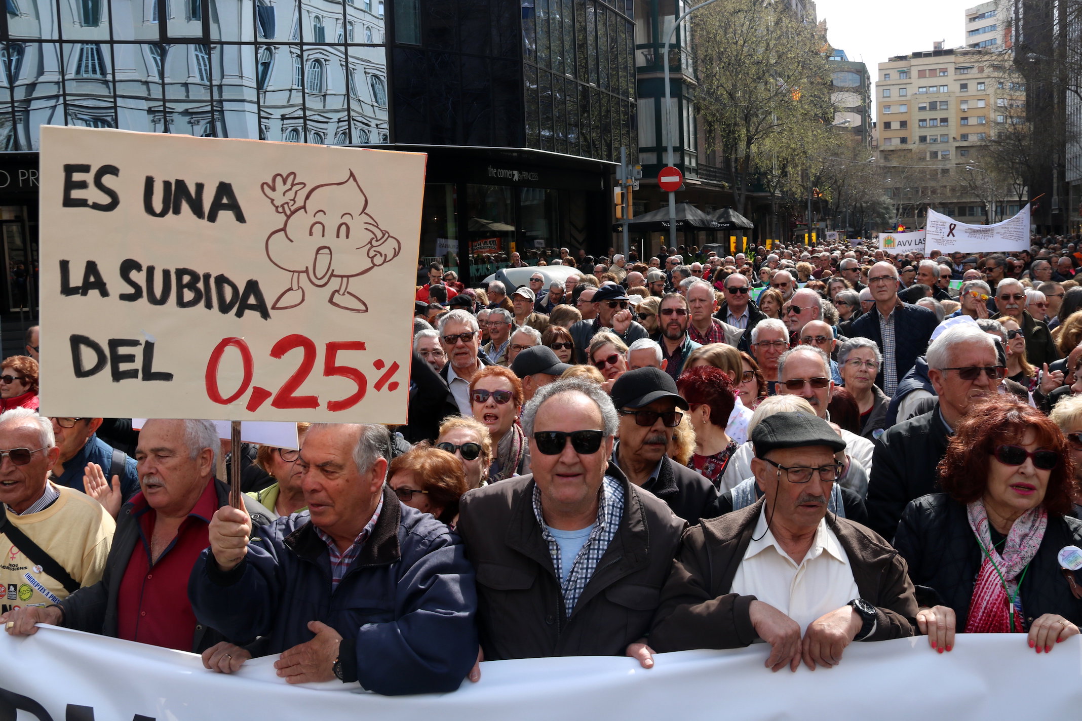 Manifestación de pensionistas en Barcelona por la subida de las pensiones