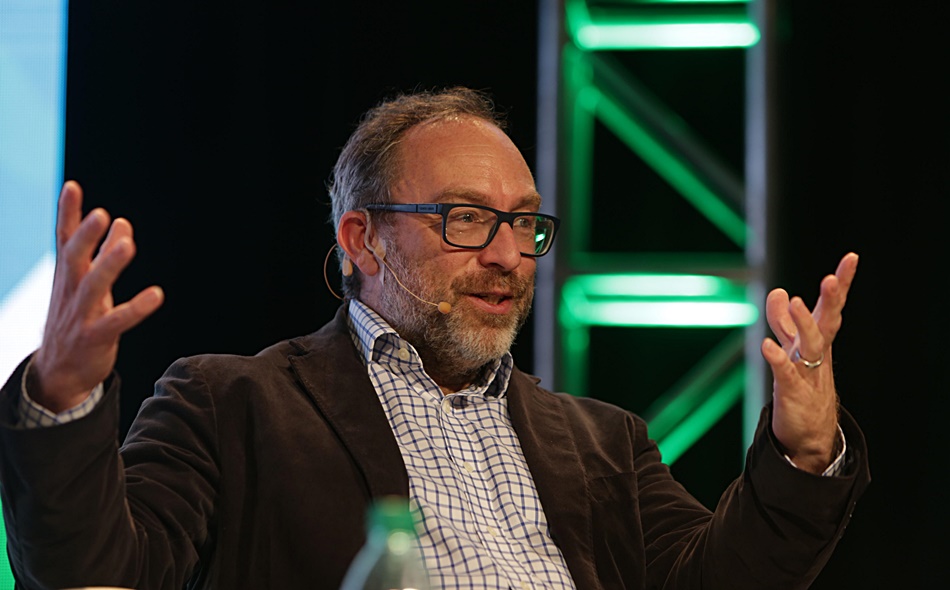 El cofundador de Wikipedia, Jimmy Wales, participa en la cuarta edición de "Move", un evento sobre innovación y tecnología móvil. 