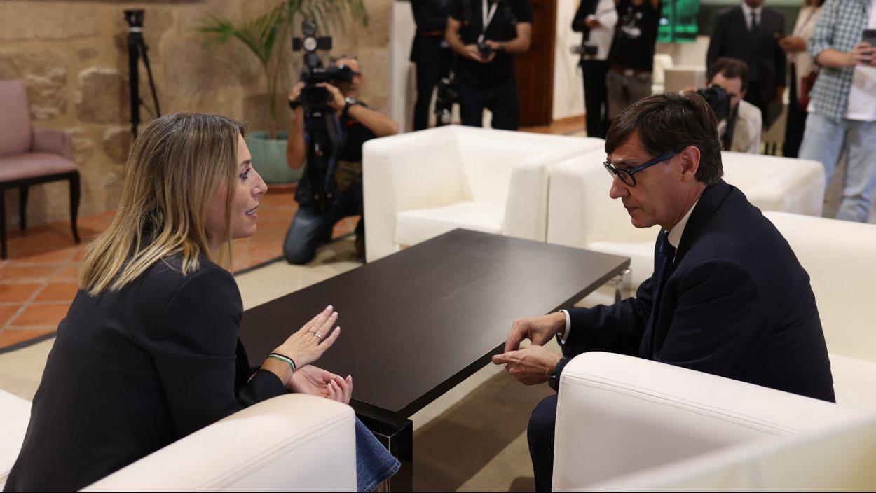 La presidenta de la Junta de Extremadura, María Guardiola, se reúne con el presidente de la Generalitat de Cataluña, Salvador Illa, se reúnen en la sede de Presidencia de la Junta de Extremadura, en Mérida, a 16 de septiembre de 2026. Jorge Armestar / EP